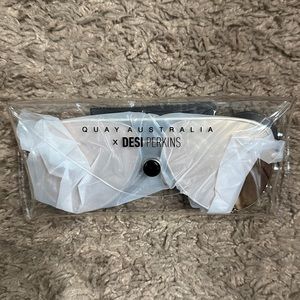 QUAY Australia x Desi High Key Gold Aviators